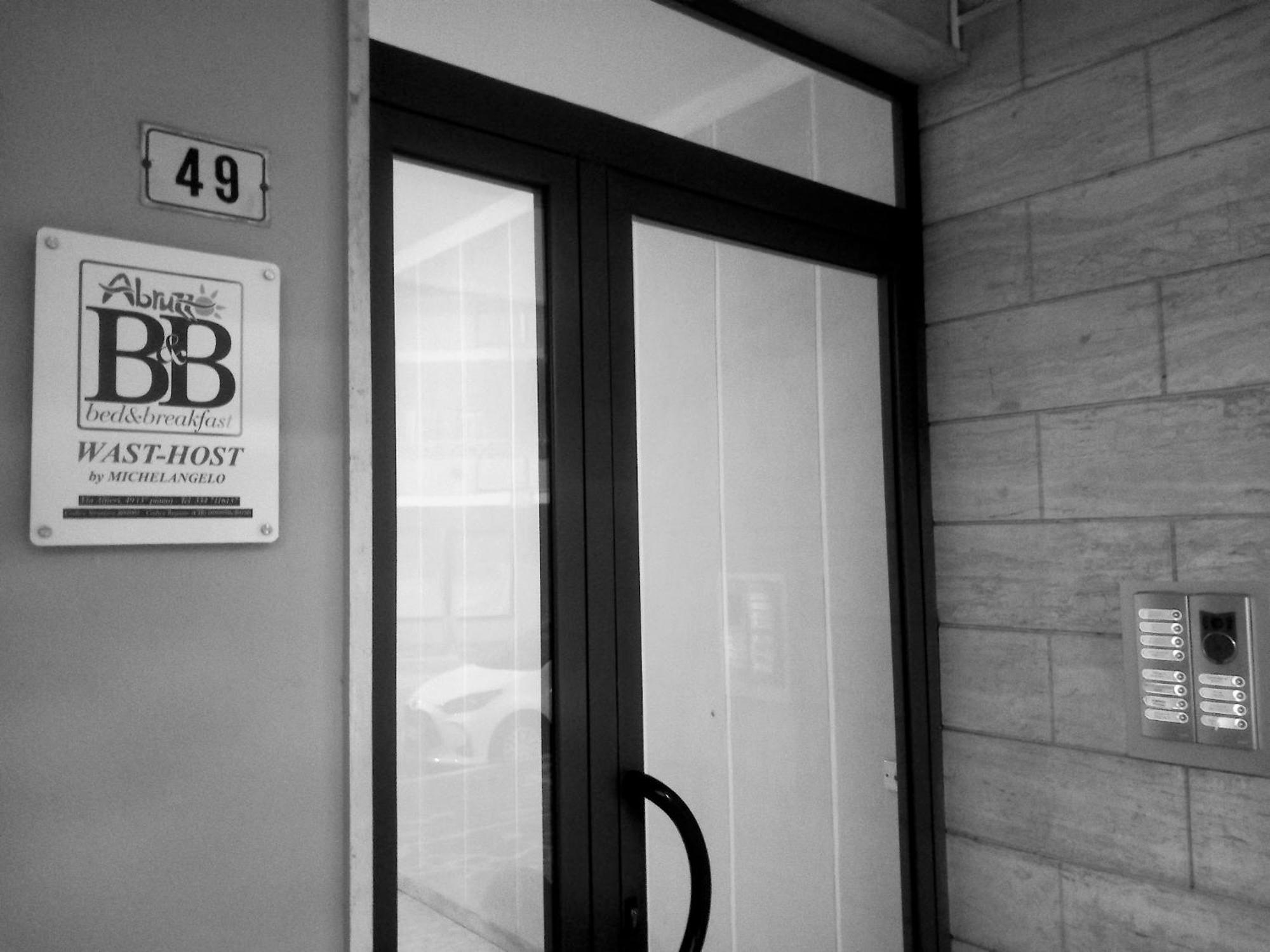 Bed and Breakfast Wast-Host By Michelangelo Васто Экстерьер фото