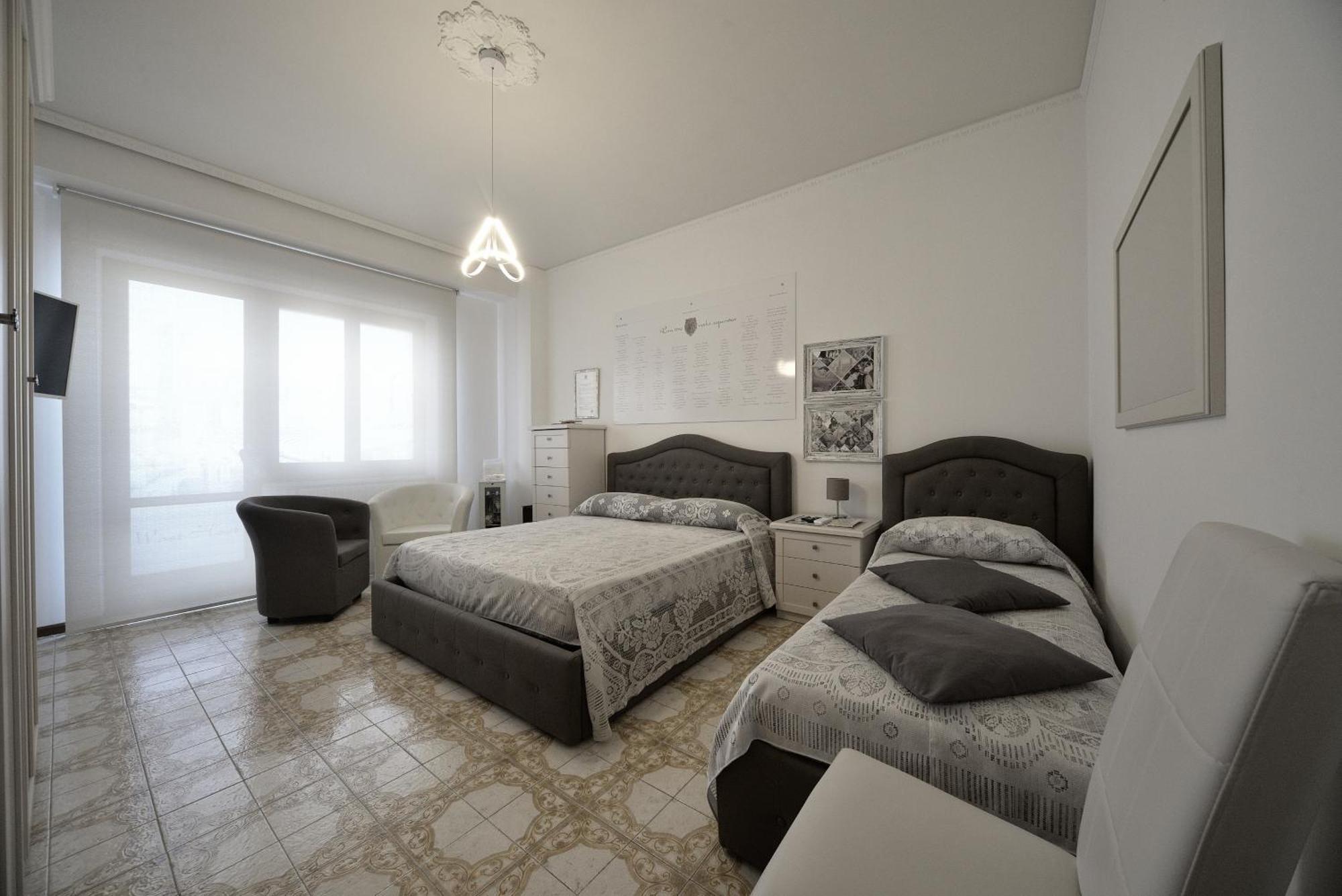 Bed and Breakfast Wast-Host By Michelangelo Васто Номер фото